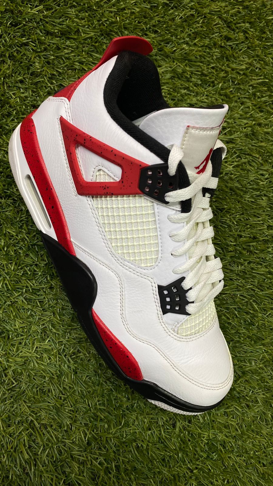 Jordan 4 Hormigón Rojo "Seminuevo"