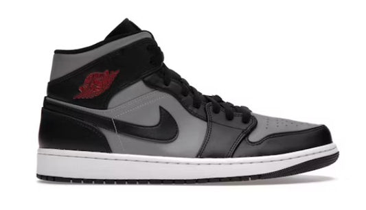 Jordan 1 Mid en Rojo y Oscuro.