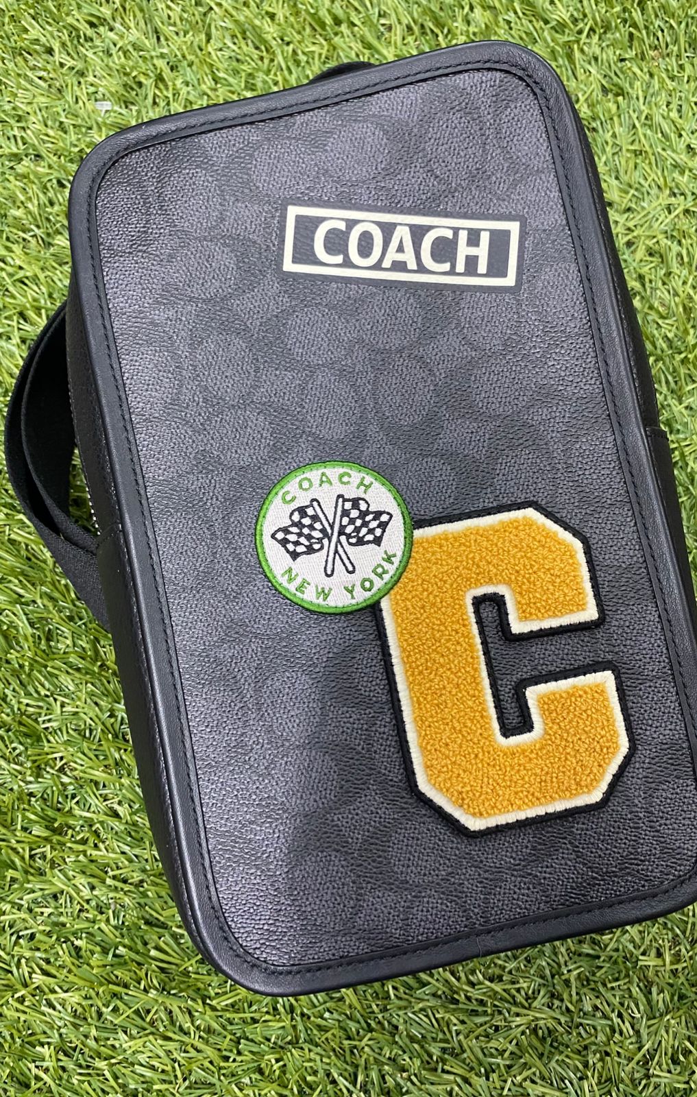 Pechera Coach New Season negra.