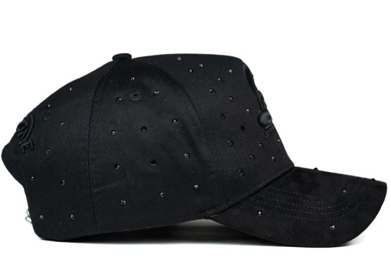 31 Hats "Black Out".