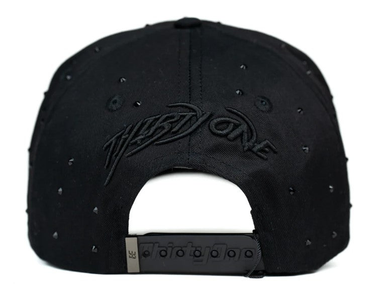 31 Hats "Black Out".