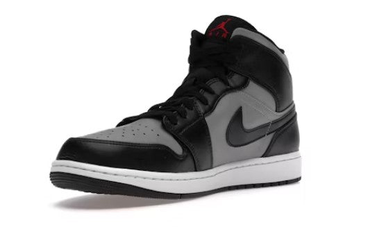 Jordan 1 Mid en Rojo y Oscuro.